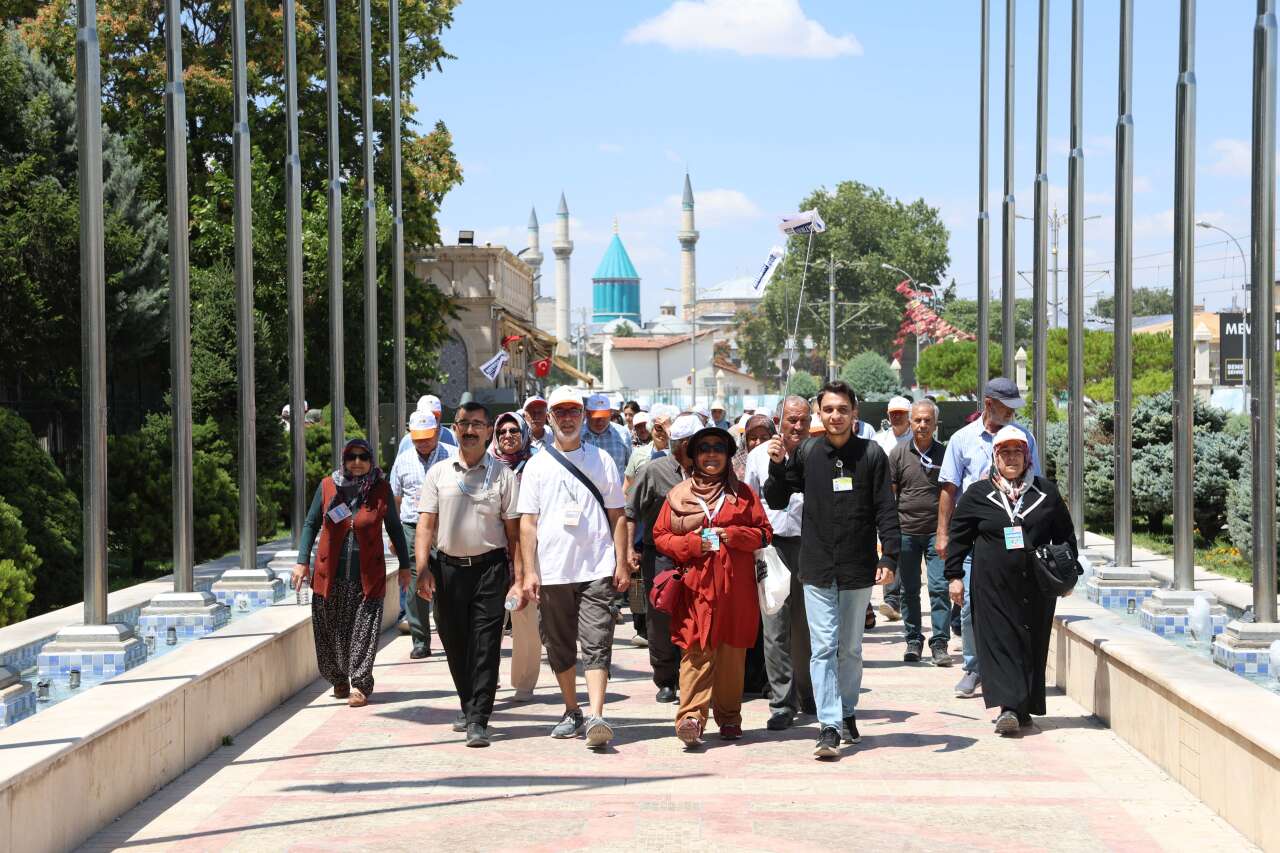 Konya'da emeklilere ücretsiz gezi! 4 bin 556 kişi tarihi yeniden keşfetti 1